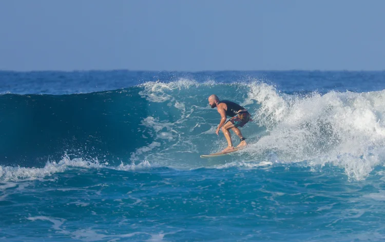 Bald surfer carve