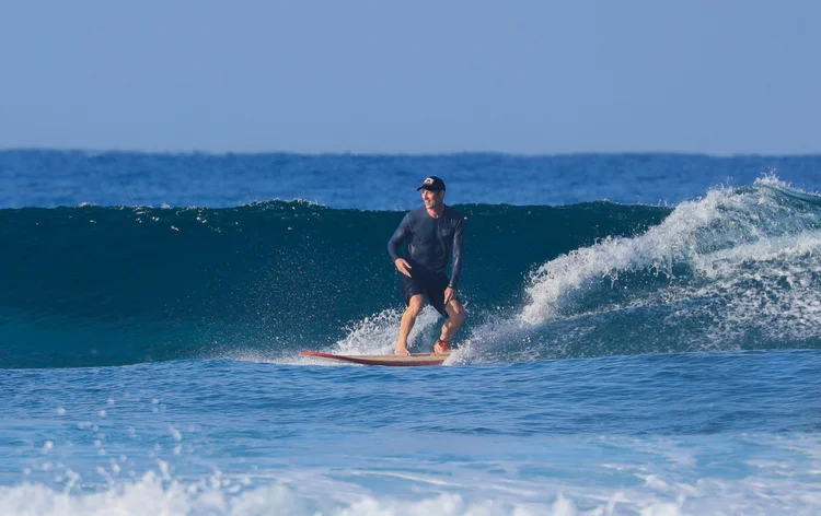 Cap surfer glide